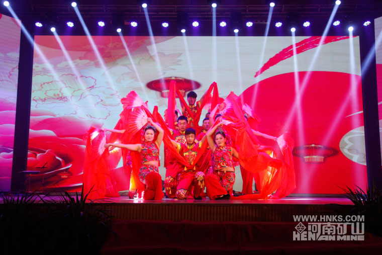 開場(chǎng)舞《歡聚一堂》.jpg